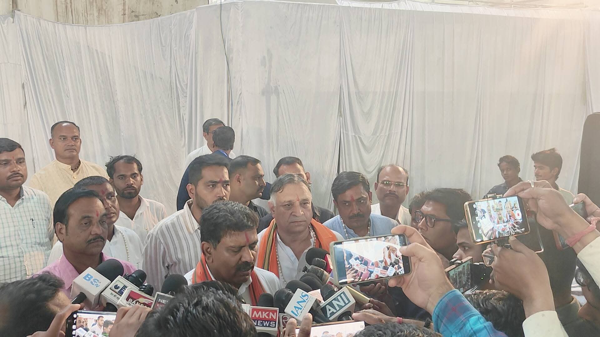 Distribution of equipment for disabled, Kabirdham News, Deputy Chief Minister Vijay Sharma, Chairman of Chhattisgarh Disabled Finance and Development Corporation Lokesh Kavadiya, Chhattisgarh Disabled Finance and Development Corporation, Artificial Limb Distribution Camp, Khabargali