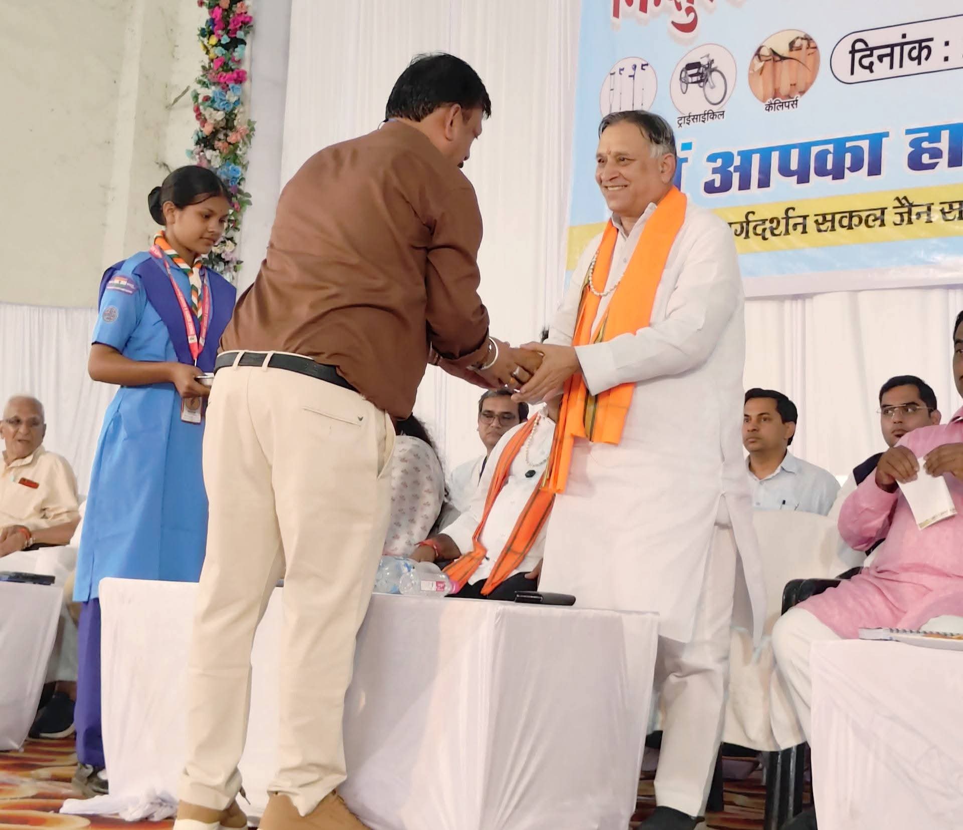 Distribution of equipment for disabled, Kabirdham News, Deputy Chief Minister Vijay Sharma, Chairman of Chhattisgarh Disabled Finance and Development Corporation Lokesh Kavadiya, Chhattisgarh Disabled Finance and Development Corporation, Artificial Limb Distribution Camp, Khabargali