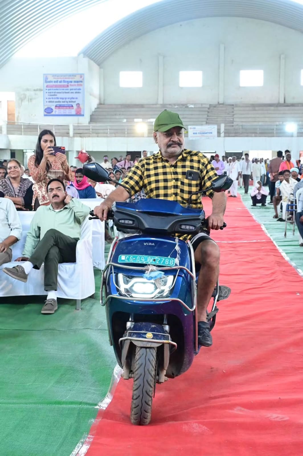 Distribution of equipment for disabled, Kabirdham News, Deputy Chief Minister Vijay Sharma, Chairman of Chhattisgarh Disabled Finance and Development Corporation Lokesh Kavadiya, Chhattisgarh Disabled Finance and Development Corporation, Artificial Limb Distribution Camp, Khabargali