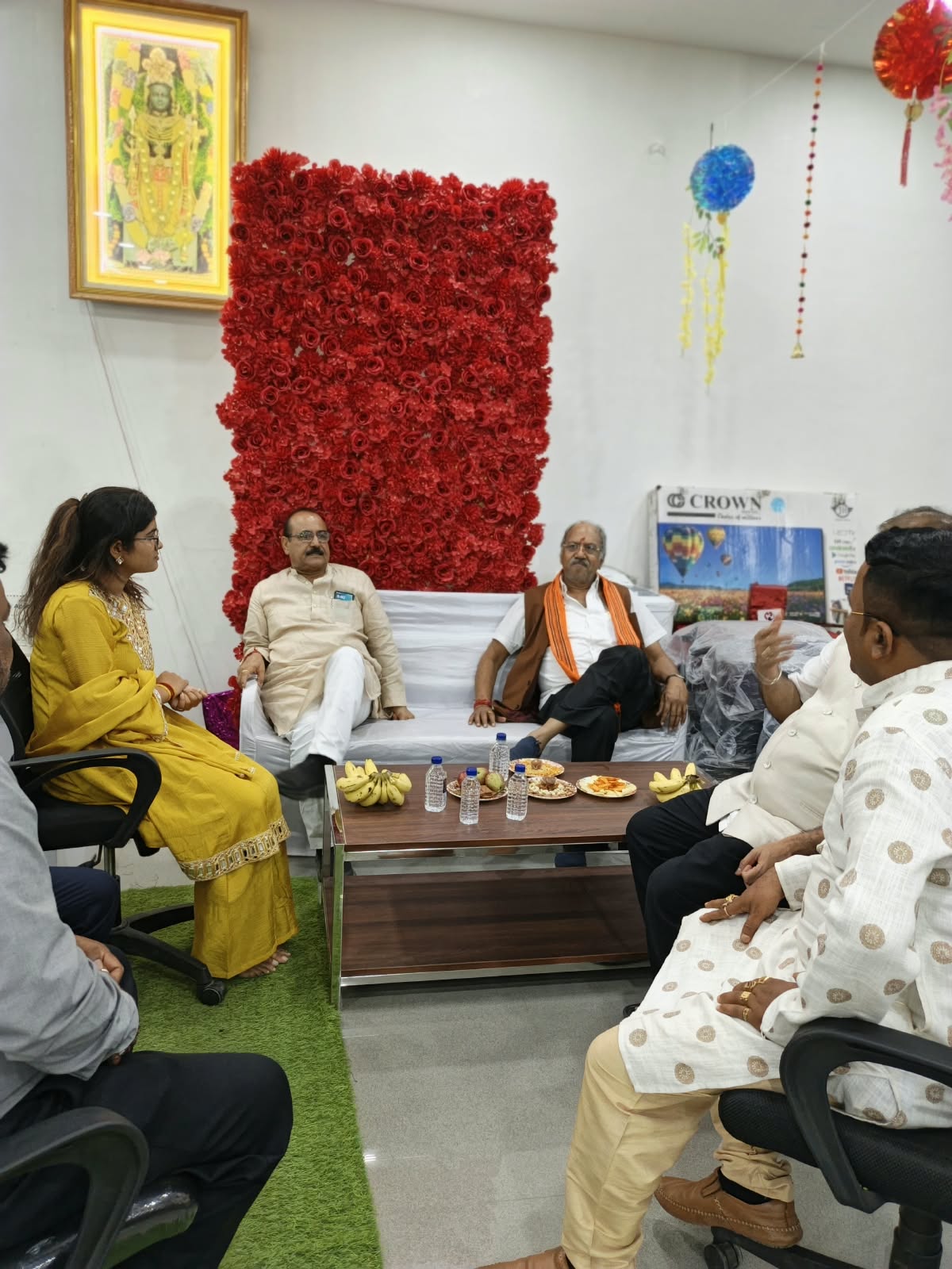 Raipur News, Mahajan Automobiles, Chhattisgarh, Bajaj Showroom Raipur, MP Brijmohan Agarwal, Raipur Rural Assembly MLA Motilal Sahu, Sejbahar, Area Sales Manager of Bajaj Auto Limited Amit Singh, Area Service Manager Vikas Thakur, Dealer Ujjwal Agarwal, Proprietor Yogesh Devangan, Khabargali