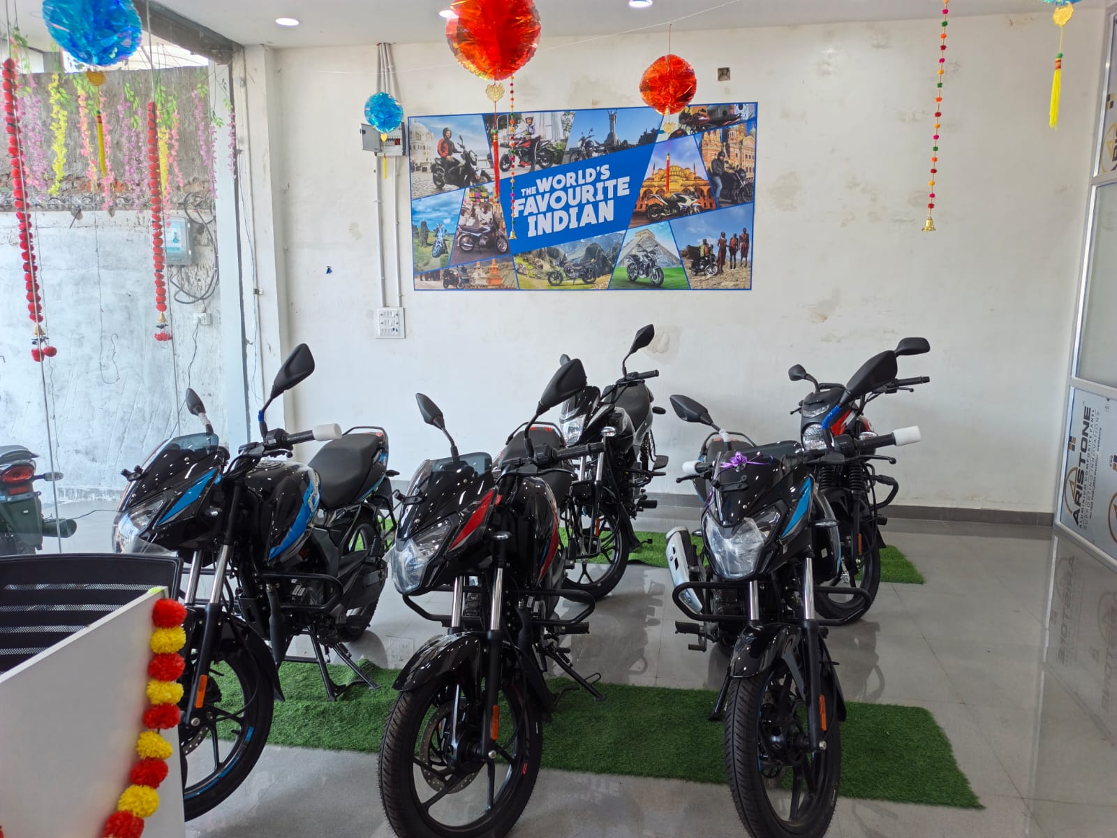Raipur News, Mahajan Automobiles, Chhattisgarh, Bajaj Showroom Raipur, MP Brijmohan Agarwal, Raipur Rural Assembly MLA Motilal Sahu, Sejbahar, Area Sales Manager of Bajaj Auto Limited Amit Singh, Area Service Manager Vikas Thakur, Dealer Ujjwal Agarwal, Proprietor Yogesh Devangan, Khabargali