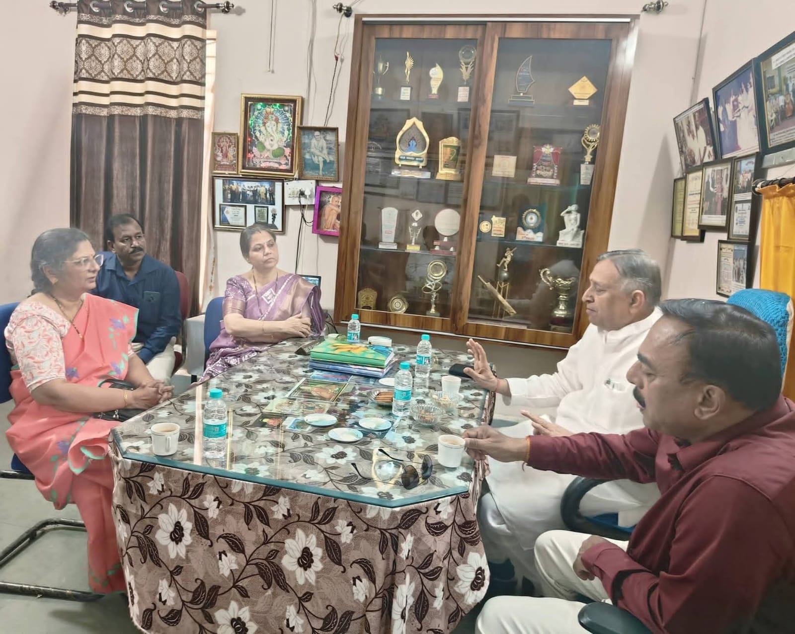 Resident of Deaf and Dumb School, Government Deaf and Dumb School, Songaon, Nagpur, Hudkeshwar, Chhattisgarh Chairman of Disabled Finance and Development Corporation Lokesh Kavadiya, Chhattisgarh, Nagpur, Disabled, Deaf and Dumb School, Skill Development Training, Chhattisgarh, Khabargali