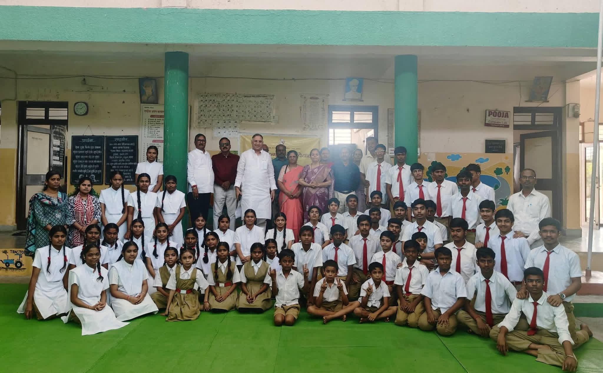 Resident of Deaf and Dumb School, Government Deaf and Dumb School, Songaon, Nagpur, Hudkeshwar, Chhattisgarh Chairman of Disabled Finance and Development Corporation Lokesh Kavadiya, Chhattisgarh, Nagpur, Disabled, Deaf and Dumb School, Skill Development Training, Chhattisgarh, Khabargali