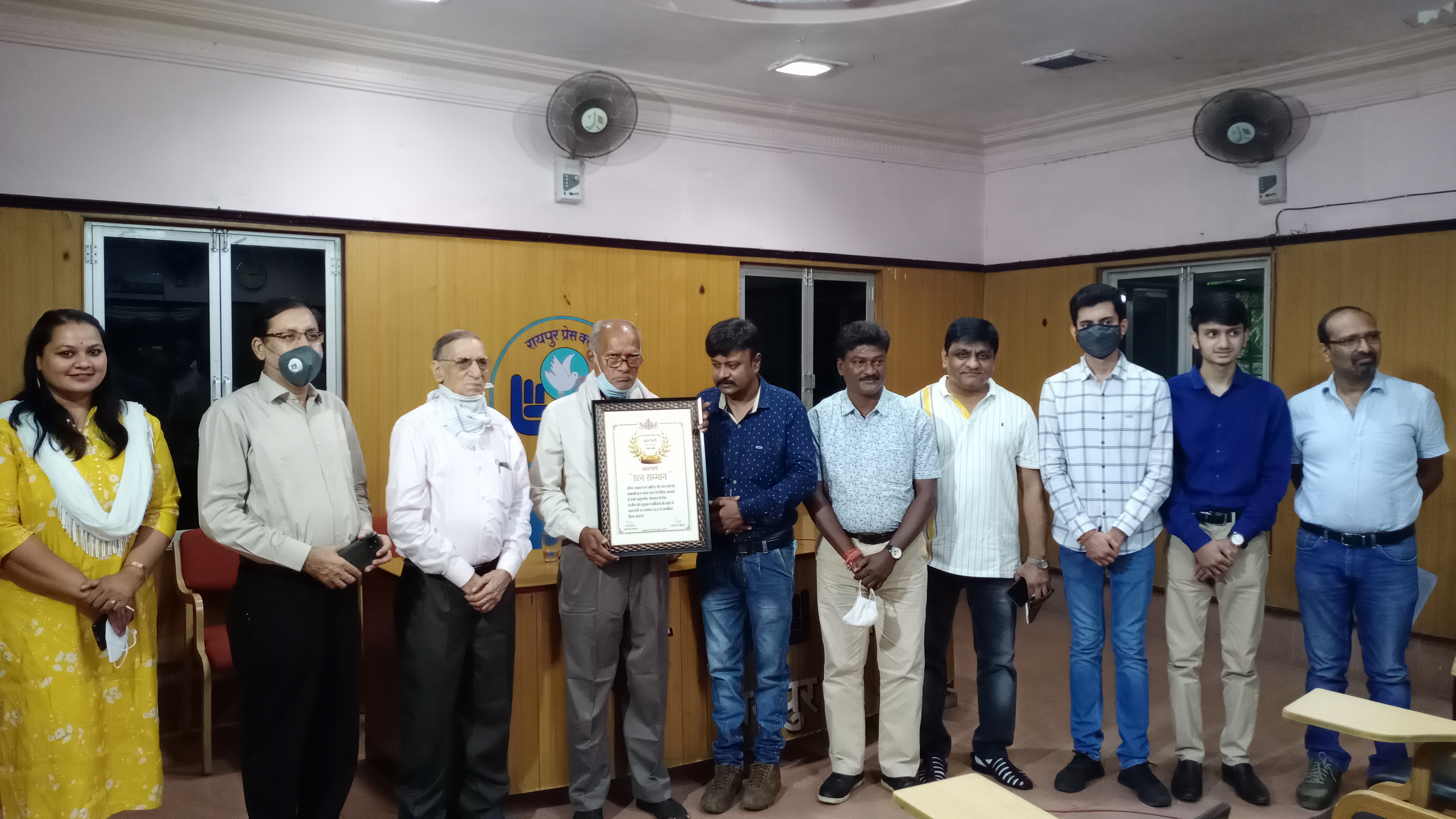 Khabargali Ratna Award, Senior Artist, Ramesh Sharma, Social Worker, Late.  Harsh Chandulal Majithia Smriti, Raipur Press Club, Ramesh Nayyar, Cartoon Watch Editor Tryambak Sharma, Damu Ambedkar, Yash Majithia, Prem Majithia, Devyani Tiwari, Interior Designer, Ashutosh Mishra, Saji Vargeesh, Senior Shadow Journalists Gokul Soni, Narayan Bhoi, Narendra  Bengale, Kumar Jagdalvi, Prafulla Thakur, Vicky Panjwani, Ajay Saxena, Chhattisgarh