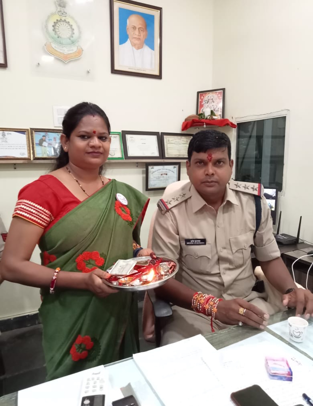 Rakhi to Khaki, Tejaswini Foundation, Traffic Police to the police brothers of Cyber ​​Police Station and Moudapara Police Station, Rajendra Nagar Police Station, Azad Chowk Police Station, Amanaka, Police Station, Mahila Police Station Civil Line, Golbazar, Gudhiyari, Additional Superintendent of Police Office, Harsha Sahu, Amrita Sharma  Anita Agarwal, Hemin Sahu, Manisha Sharma, Kiran Sahu, Neha Jain, Chanchal Thakur, Sapna Samundre, Raipur, Chhattisgarh, Khabargali