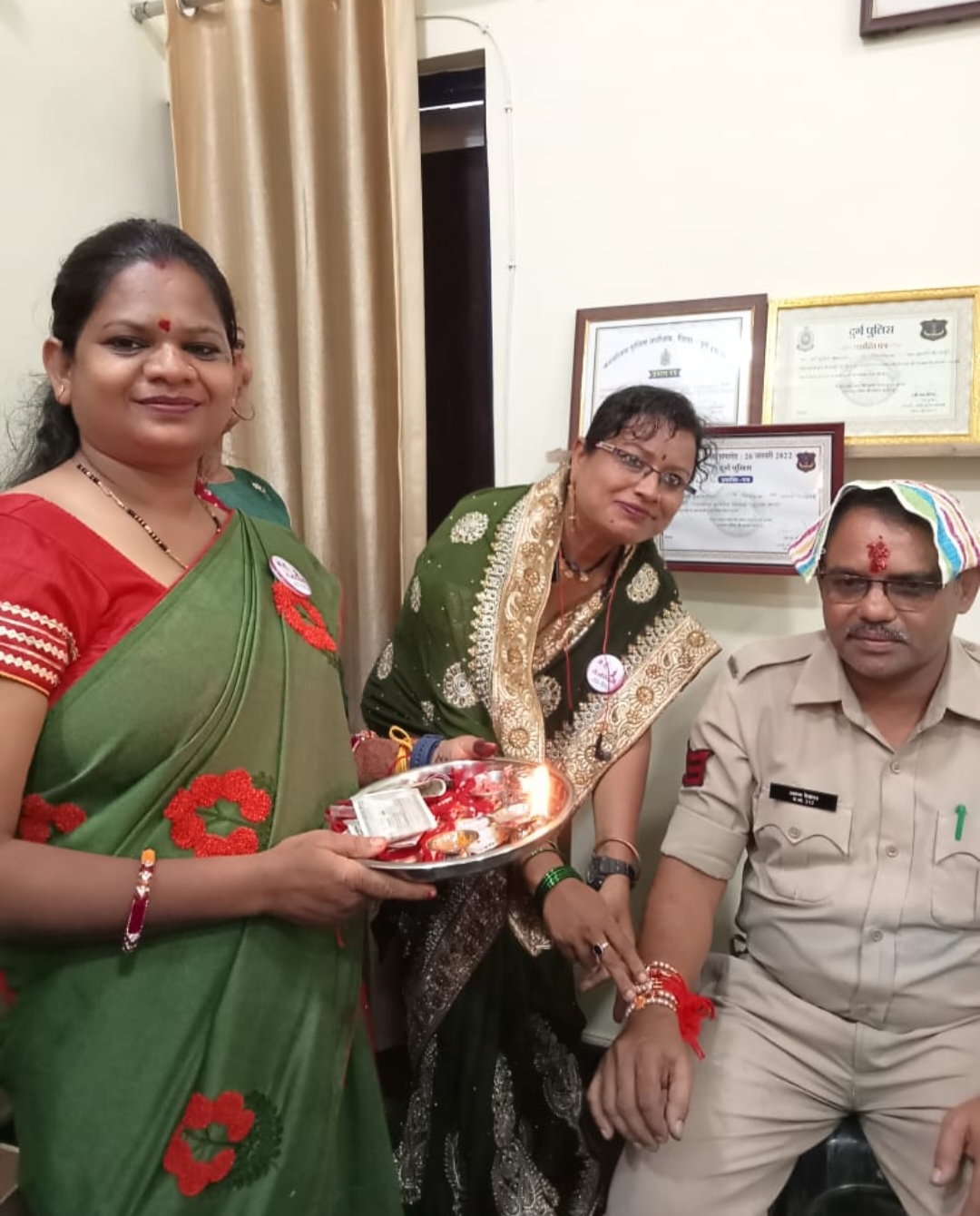 Rakhi to Khaki, Tejaswini Foundation, Traffic Police to the police brothers of Cyber ​​Police Station and Moudapara Police Station, Rajendra Nagar Police Station, Azad Chowk Police Station, Amanaka, Police Station, Mahila Police Station Civil Line, Golbazar, Gudhiyari, Additional Superintendent of Police Office, Harsha Sahu, Amrita Sharma  Anita Agarwal, Hemin Sahu, Manisha Sharma, Kiran Sahu, Neha Jain, Chanchal Thakur, Sapna Samundre, Raipur, Chhattisgarh, Khabargali