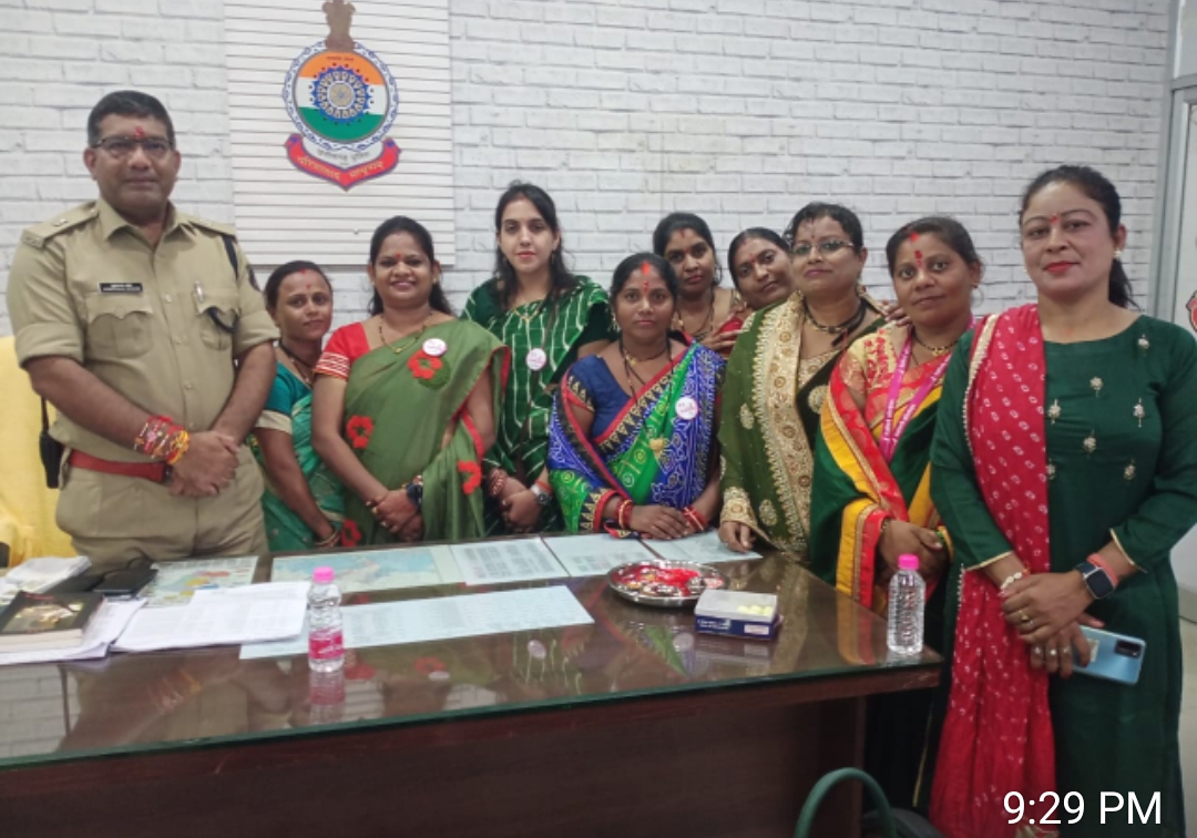 Rakhi to Khaki, Tejaswini Foundation, Traffic Police to the police brothers of Cyber ​​Police Station and Moudapara Police Station, Rajendra Nagar Police Station, Azad Chowk Police Station, Amanaka, Police Station, Mahila Police Station Civil Line, Golbazar, Gudhiyari, Additional Superintendent of Police Office, Harsha Sahu, Amrita Sharma  Anita Agarwal, Hemin Sahu, Manisha Sharma, Kiran Sahu, Neha Jain, Chanchal Thakur, Sapna Samundre, Raipur, Chhattisgarh, Khabargali