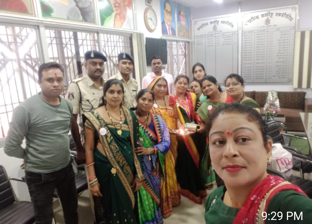 Rakhi to Khaki, Tejaswini Foundation, Traffic Police to the police brothers of Cyber ​​Police Station and Moudapara Police Station, Rajendra Nagar Police Station, Azad Chowk Police Station, Amanaka, Police Station, Mahila Police Station Civil Line, Golbazar, Gudhiyari, Additional Superintendent of Police Office, Harsha Sahu, Amrita Sharma  Anita Agarwal, Hemin Sahu, Manisha Sharma, Kiran Sahu, Neha Jain, Chanchal Thakur, Sapna Samundre, Raipur, Chhattisgarh, Khabargali