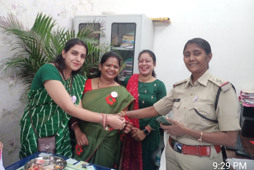 Rakhi to Khaki, Tejaswini Foundation, Traffic Police to the police brothers of Cyber ​​Police Station and Moudapara Police Station, Rajendra Nagar Police Station, Azad Chowk Police Station, Amanaka, Police Station, Mahila Police Station Civil Line, Golbazar, Gudhiyari, Additional Superintendent of Police Office, Harsha Sahu, Amrita Sharma  Anita Agarwal, Hemin Sahu, Manisha Sharma, Kiran Sahu, Neha Jain, Chanchal Thakur, Sapna Samundre, Raipur, Chhattisgarh, Khabargali