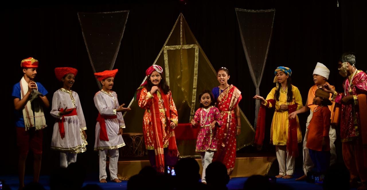 Yogi Spandan Bal Natya Shivir, closing, Janmanch Saddu, children's play Chaupat Raja written by Vijay Tendulkar, Arpita Bedekar, Raipur, Khabargali
