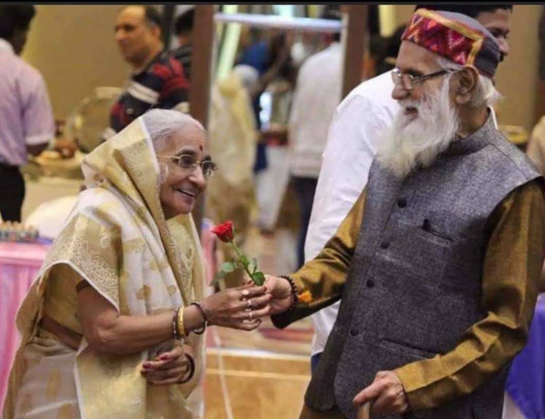 83 years old Mr. Mrityunjay Sharma, Trimbak Sharma, resident of Bhilai, Chhattisgarh, celebrated birthday and Father's Day on film theme,khabargali