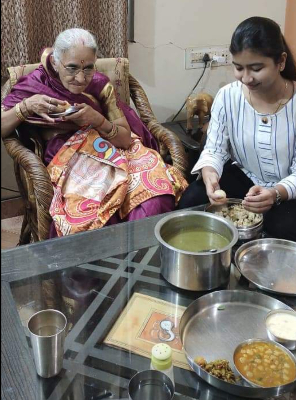 83 years old Mr. Mrityunjay Sharma, Trimbak Sharma, resident of Bhilai, Chhattisgarh, celebrated birthday and Father's Day on film theme,khabargali