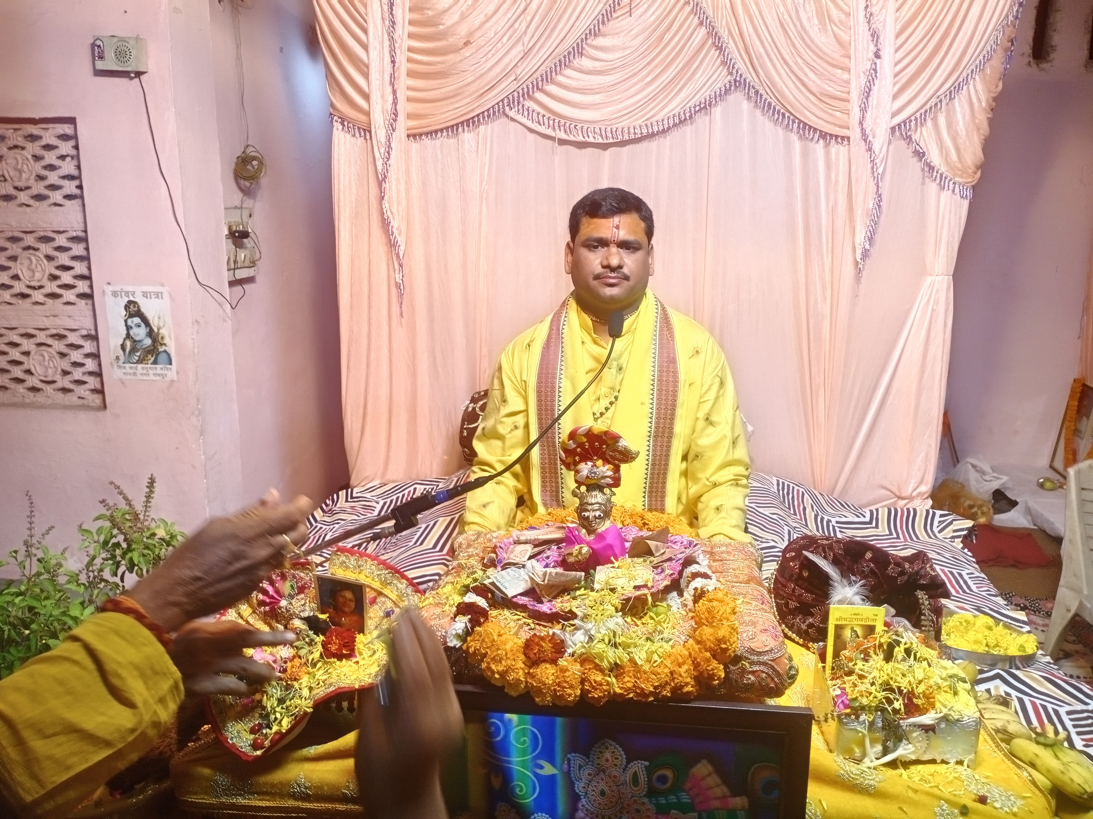 Shrimad Bhagwat Katha is the only means to attain God in Kalyug, Pandit Shivanand Maharaj, Siddha Vinayak Shiv Sai Hanuman Temple of Gayatri Nagar of the capital, Shrimad Bhagwat Katha started with Kalash Yatra, Raipur, Chhattisgarh, Khabargali.