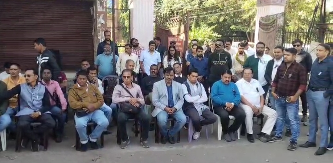 पत्रकार हत्याकांड में बड़ा खुलासा, आरोपी ठेकेदार का छोटा भाई हैदराबाद से गिरफ्तार खबरगली Big revelation in journalist murder case, accused contractor's younger brother arrested from Hyderabad  cg news hindi news cg big news cg latest news khabargali 