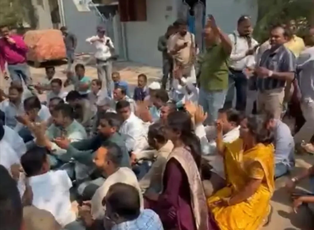 ​    ​​    ​Bhupesh Baghel gave a big statement after ED's visit, Durg Bhilai After the ED raid at his residence, former Chhattisgarh CM Bhupesh Baghel addressed his supporters, Chhattisgarh, Khabargali