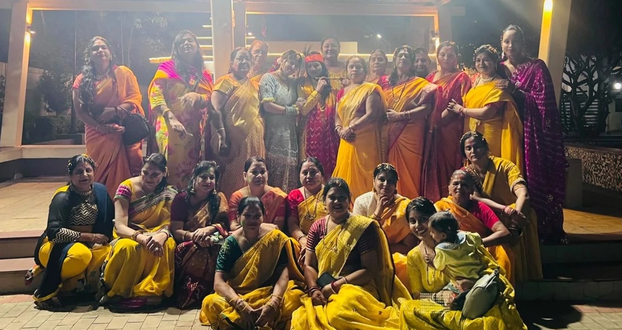 Women of Avni Green Society played Holi with flowers, danced with colors, Raipur, Chhattisgarh, Khabargali