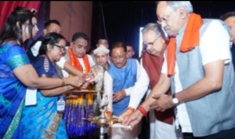 ​    ​​    ​12 lakh traders have an important role in building a developed Chhattisgarh: Chief Minister Sai, Chief Minister attended the oath taking ceremony of the newly elected office bearers of Chhattisgarh Chamber of Commerce and Industries, Assembly Speaker Dr. Raman Singh, former MP and former Governor Ramesh Bais, Raipur MP Brijmohan Agarwal, Chamber President Satish Thaurani, General Secretary Ajay Bhasin, Treasurer Nikesh Bardia, Saint Sai Uday Shadani, Sai Laldas, Amma Mahant Meera Devi, Raipur, Khabargali