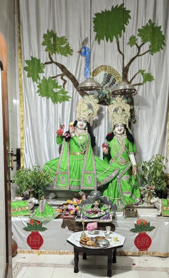 Radha Rani's Ladli Prasad distributed on Hariyali Teej Amavasya, Jawahar Nagar Mandal of Chhattisgarh Agrawal Organization Raipur, Ancient Temple Shri Shiv Temple, Shri Radha Krishna Temple, Raipur, Chhattisgarh, Khabargali
