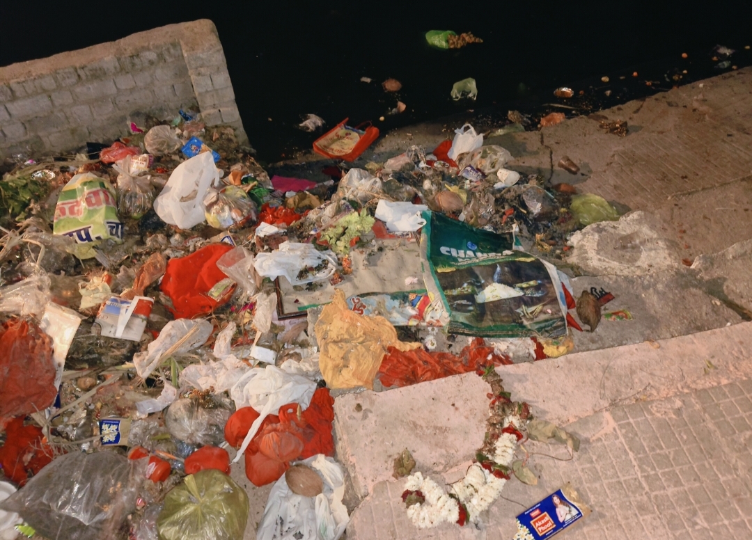 Marine Drive or 'Garbage Drive'? A hunger for order has robbed Raipur of its tranquility. A ground report on the public's tax waste and its plight. 'Marine Drive', the heart of Raipur, is now Telibandha Lake, Chhattisgarh khabargali 