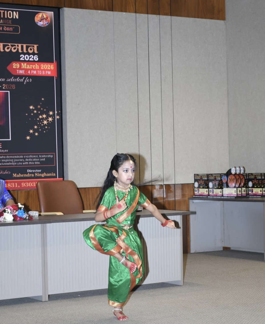 Raipur: The capital resonated with 'Nari Tu Narayani Samman', 121 talents of the society were honoured with grand awards, founder and director of the organization Sonam Srivastava, Mahendra Singhania, UHFC Foundation, Chhattisgarh, Khabargali