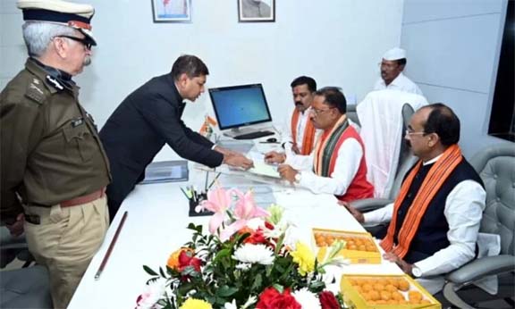 The new Chief Minister of Chhattisgarh, Vishnudev Sai, took charge today after offering formal prayers at Mantralaya Mahanadi Bhawan, first cabinet meeting, Deputy Chief Ministers Arun Sao and Vijay Sharma, Khabargali.