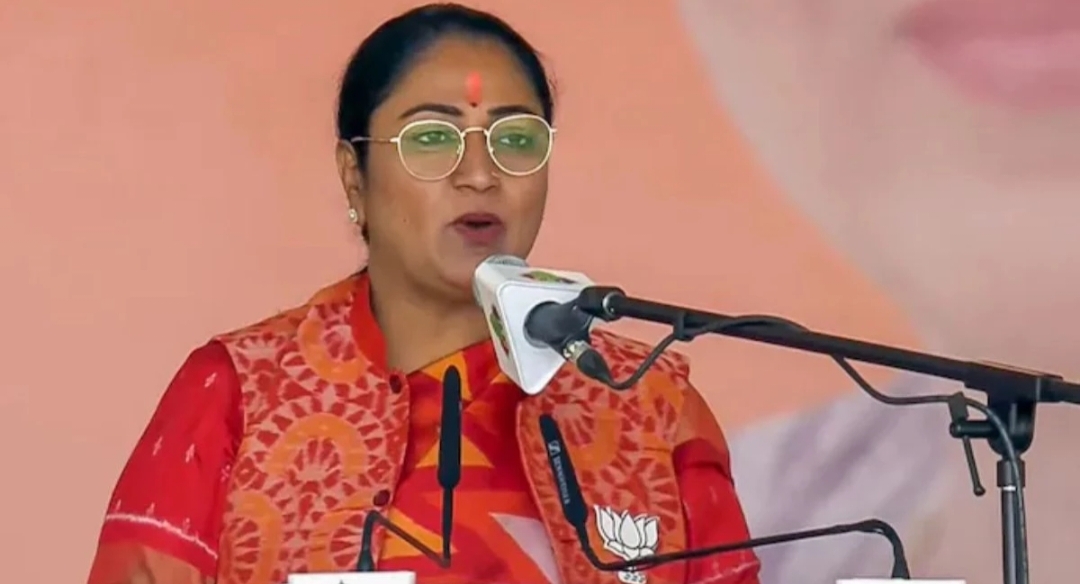 When Prime Minister Modi held the hand of Vishnudev Sai, special intimacy was seen on the stage, Rekha Gupta took oath as the Chief Minister of Delhi along with six ministers, Khabargali