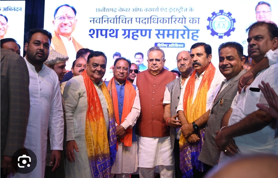 12 lakh traders have an important role in building a developed Chhattisgarh: Chief Minister Sai, Chief Minister attended the oath taking ceremony of the newly elected office bearers of Chhattisgarh Chamber of Commerce and Industries, Assembly Speaker Dr. Raman Singh, former MP and former Governor Ramesh Bais, Raipur MP Brijmohan Agarwal, Chamber President Satish Thaurani, General Secretary Ajay Bhasin, Treasurer Nikesh Bardia, Saint Sai Uday Shadani, Sai Laldas, Amma Mahant Meera Devi, Raipur, Khabargali