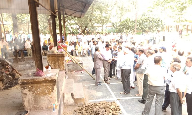 Farewell given with old eyes, eminent journalist, Ramesh Nayar, merged in Panchatattva, research bench, last journey, Raipur, Chhattisgarh, Khabargali