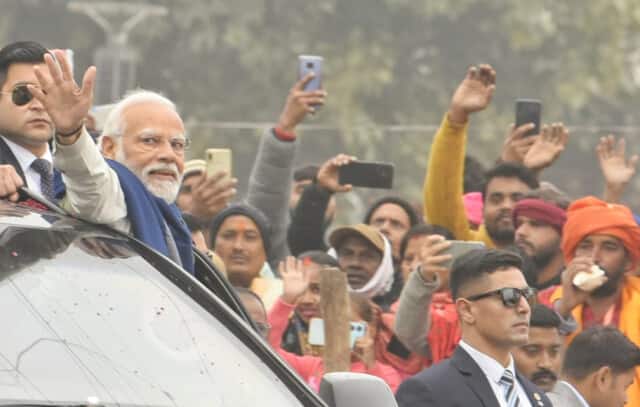 Ram Nagri Ayodhya, PM gifted a project worth Rs 16 crore to Ayodhya, grand welcome, party to Babri case also showered flowers, inaugurated other projects including new international airport and railway station, two Amrit Bharat and six Vande Bharat trains. Also flagged off, Khabargali