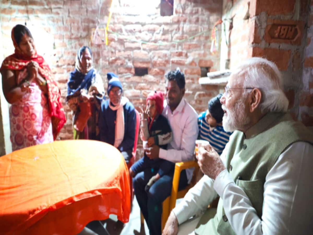 Ram Nagri Ayodhya, PM gifted a project worth Rs 16 crore to Ayodhya, grand welcome, party to Babri case also showered flowers, inaugurated other projects including new international airport and railway station, two Amrit Bharat and six Vande Bharat trains. Also flagged off, Khabargali