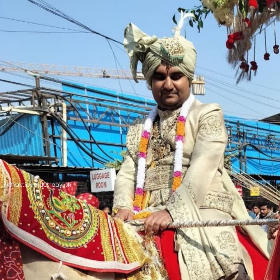 Jai Jai Indresh Upadhyay tied the knot of marriage, took seven rounds with Shipra Sharma of Haryana, Jaipur, Vrindavan, Brij, Krishna, Radhe, Govardhan, Gopi, Ashtanidhi, Mother Cow, Mother Yashoda, Mother Devaki, Nand Baba, Vasudev Ji, Vrishbhanu Ji, Mother Kirti, Eight Friends, Eight Friends, Govardhan, Yamuna Ji, Mathura, Khabargali