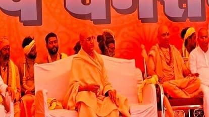 Synod of saints and saints Raipur, Peethadhishwar Mahamandaleshwar Avdheshanand Giri Maharaj from Juna Akhara Haridwar, Jitendranand Saraswati from Kashi, Mahamandaleshwar Mumbai, Shriram Balakdas Ji, Kaushalram Ji, Shyam Ji, Ramanand Saraswati, Saint Yudhishtirlal Shadani Darbar Raipur, Sadhvi Dr. Prachi from Dehradun  Arya, Balayogi Yogeshwar Umeshnath from Ujjain, Pushpendra Puri, Rajivlochan Das from Chitrakoot Dham, Swami Parmatmanand from Gorela in Gorakhpur district of UP, Khabargali