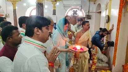 Priyanka Gandhi, offering prayers at Maa Danteshwari Temple, Lalbagh, welcomed in Bastariya style, Jagdalpur, conference of trust, National General Secretary of Congress, Pandit Jawaharlal Nehru, Chhattisgarh, News, khabargali