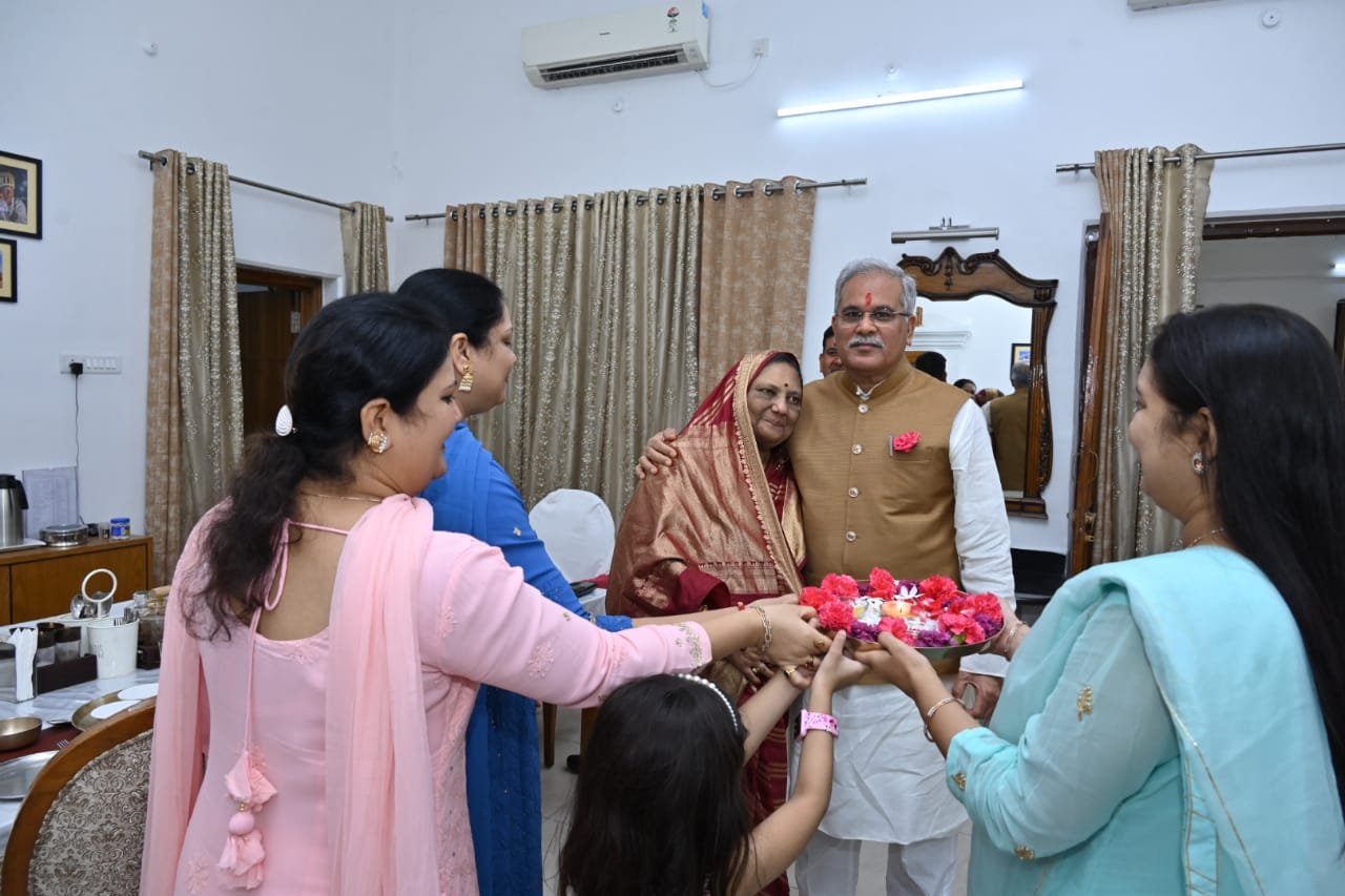 Khabargali Exclusive, interesting picture, Chief Minister Bhupesh Baghel turns 61, birthday celebrated like this, CM House, Chhattisgarh, Raipur