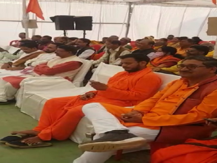 Dharma Sansad, Sadhu-Saint, Shri Neelkanth Seva Sansthan Chhattisgarh, Hindu Samaj Sangathan, Baghmbri Math, Laying Hanuman Temple, Prayagraj, Mahant Balveer Giri Maharaj, Kali Putra Maharashtra, Santkali Charan Maharaj, Ms. Sadhvi Ranjana, Baijnath Dham, Mahamandaleshwar Shri Prakashchand  Maharaj, Mahant Hanumangaddi Ayodhya, Ramdas Maharaj, Digambar Ani Akhara Chitrakoot Dham, Mahant Sri Divya Jeevandas Maharaj, Naga Sadhu Kanshi, National General Secretary Mahant Rahul Giri Maharaj, Chitrakoot Dham, Mahant Bharatdas Maharaj Vrindavan, Acharya Suraj Maharaj, Vrindavan, Acharya Ram Gopal Maharaj  , Ayodhya, Jagat Guru Sridharacharya, Gwalior Haridwar, Mahamandalleshwar Rajguru Santoshanand XI Rudrapeeth, Khabargali