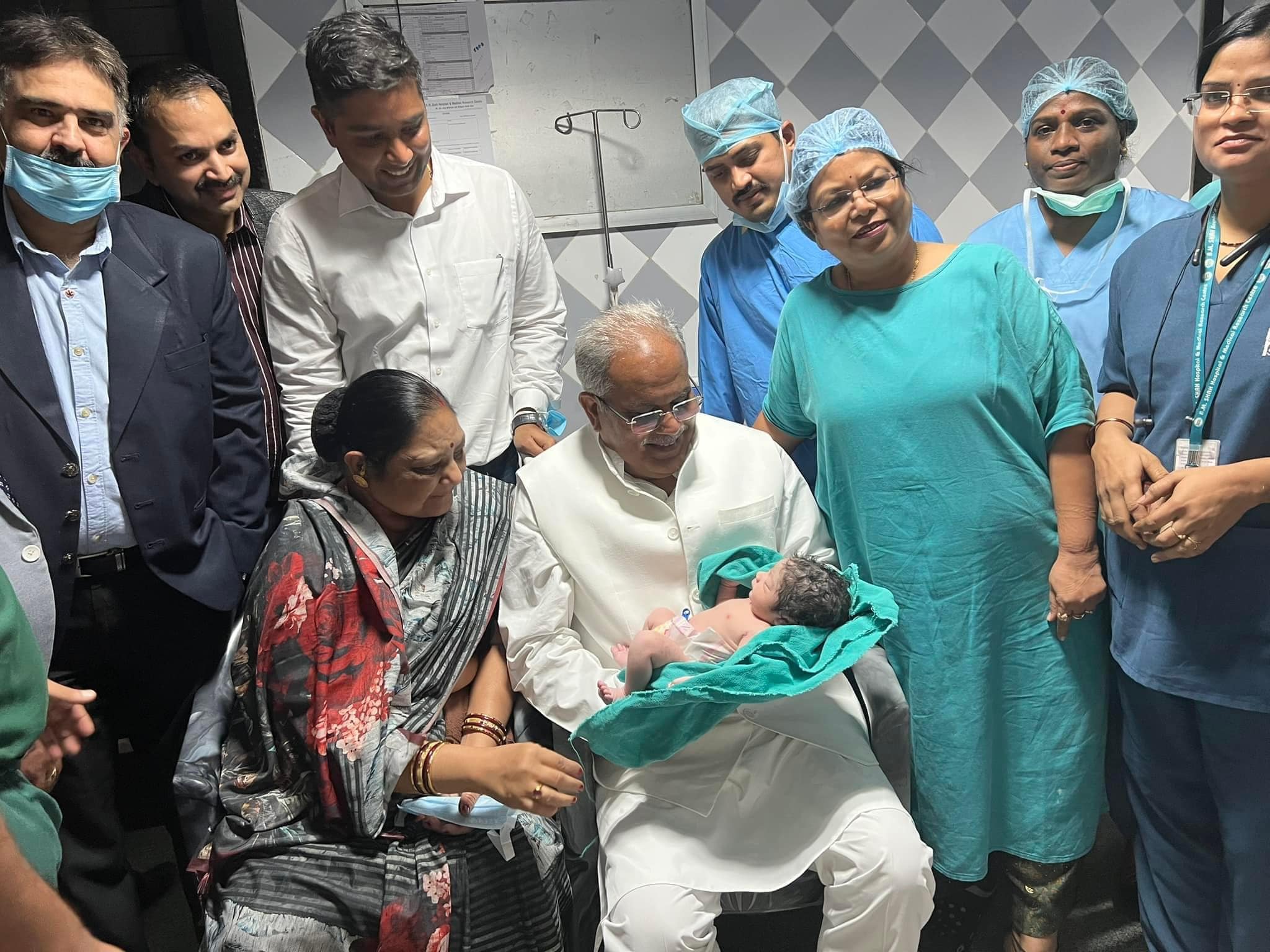 Grandfather, Chaitanya Baghel and daughter-in-law Khyati, Chief Minister of Chhattisgarh Bhupesh Baghel, khabargali