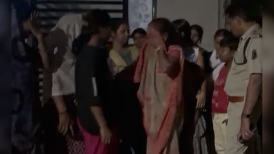 Durg is ashamed: A girl who went to attend a Kanya Bhojan was sexually harassed, she died of cardiac arrest, her body was found in a car yesterday, police took 3 suspects into custody… people set the suspect's house on fire, angry people gheraoed the police station, family members sat on a dharna with the body, demand for hanging the accused, Chhattisgarh, Khabargali