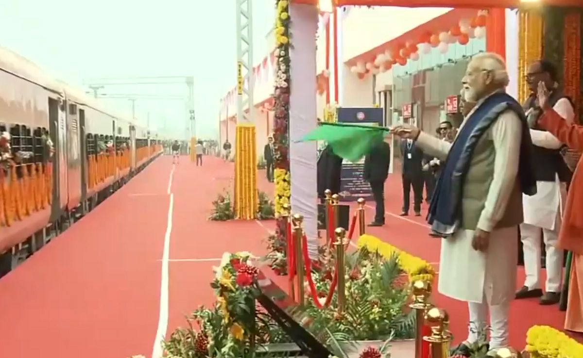 Ram Nagri Ayodhya, PM gifted a project worth Rs 16 crore to Ayodhya, grand welcome, party to Babri case also showered flowers, inaugurated other projects including new international airport and railway station, two Amrit Bharat and six Vande Bharat trains. Also flagged off, Khabargali