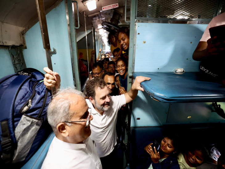 Sitting in a sleeper coach, Rahul traveled to Raipur, launched Chhattisgarh Rural Housing Justice Scheme in Bilaspur, Chief Minister Bhupesh Baghel, Chhattisgarh, Khabargali