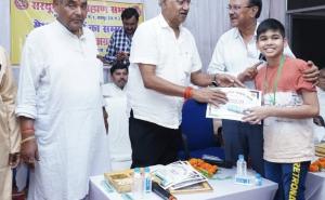Education Minister Agrawal honored 127 talented children of Brahmin community, contribution of Brahmin community in history is admirable - Brijmohan Agrawal, brilliant students of Sarayuparin Brahmin community who performed excellently in 10th and 12th board exams and other competitive exams, Raipur, Chhattisgarh, Khabargali