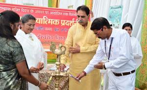 31 May is World No Tobacco Day, former cabinet minister and senior MLA Rajesh Munat appealed to create awareness about the ill effects of tobacco, Prajapita Brahmakumari Medicos organized an exhibition on World No Tobacco Day,