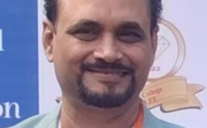 For the first time in Central India, complex ear surgery of a kidney transplant patient, Dr. Anuj Jaulkar performed a miracle, Raipur, Dr. Jaulkar ENT Hospital, rare disease 'cholesteatoma', state-of-the-art microscopic method, anesthesiologist Dr. Smita Jaulkar, Dr. Vishwaja Jaulkar, OT assistant Gajanan Sahu, Savitri Sen, Chhattisgarh, Khabargali,