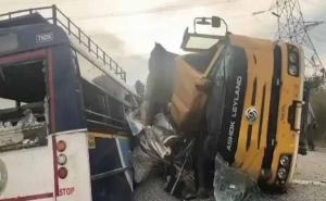 Bus and truck collide, 20 people killed, many injured hindi News latest News khabargali 