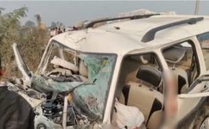 A Scorpio and a truck collided, killing five people, including an army officer. Hindi latest news accident news khabargali 