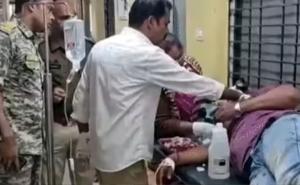 A young man and woman attacked a DSP with a knife in the middle of the road, chased his car, stopped it, and then slit his throat. Hindi News latest News khabargali 