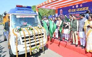 मुख्यमंत्री साय ने 57 मोबाइल मेडिकल यूनिट वाहनों को दिखाई हरी झंडी, छत्तीसगढ़ के 18 जिलों के 2100 से अधिक गाँवों और बसाहटों तक पहुँचाई जाएंगी नियमित स्वास्थ्य सेवाएँ खबरगली  Chief Minister Sai flagged off 57 mobile medical unit vehicles, regular health services will be provided to more than 2100 villages and settlements in 18 districts of Chhattisgarh cg news hindi news latest khabargali 