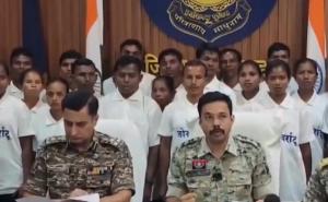 63 Naxalites surrender in Dantewada, carrying a reward of Rs 31.19 crore hindi news latest News khabargali 