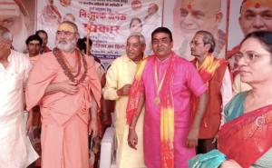 Sarayuparin Brahmin Sabha preserved the tradition, mass Upanayana ceremony of 59 boys completed, pillars of social service and journalism honored; services of super specialist doctors highlighted, Dandi Swami Dr. Indubhavanand, former minister Satyanarayan Sharma, State President of Sarayuparin Brahmin Sabha Dr. Suresh Shukla, Raipur, Chhattisgarh, Khabargali