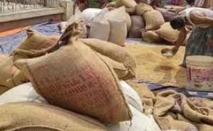 चार दिन से ई-पॉस मशीनें बंद, दो माह का चावल बनी आफत, शहर की राशन दुकानों में बढ़ी समस्या खबरगली E-POS machines have been down for four days, two months' worth of rice has become a disaster, and problems have increased at city ration shops. raipur chhattisgarh hindi news khabargali 