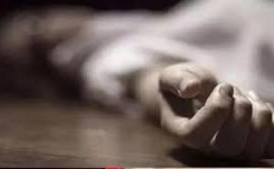 सुबह कमरे से नहीं निकली बेटी, फंदे में लटक रही थी लाश, जांच में जुटी पुलिस खबरगली The daughter did not leave her room in the morning; her body was found hanging from a noose; police are investigating. bilaspur chhattisgarh hindi news khabargali 